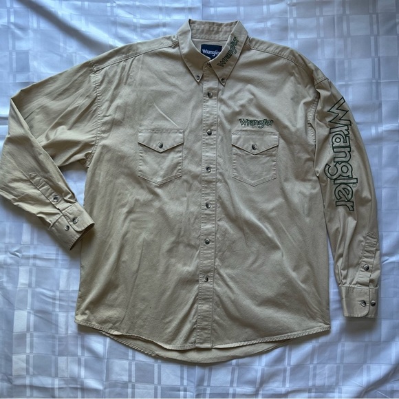 Wrangler Vintage Tan & Green Full Sleeve Button Down Top With Branded Sleeve - Picture 13 of 13